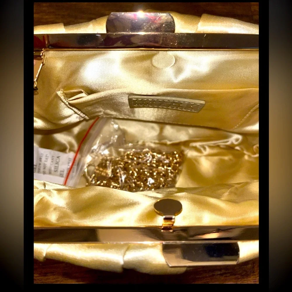 Badgley Mischka Gold Clutch Vintage Elegant Style Floral Pearls Rhinestones NWT